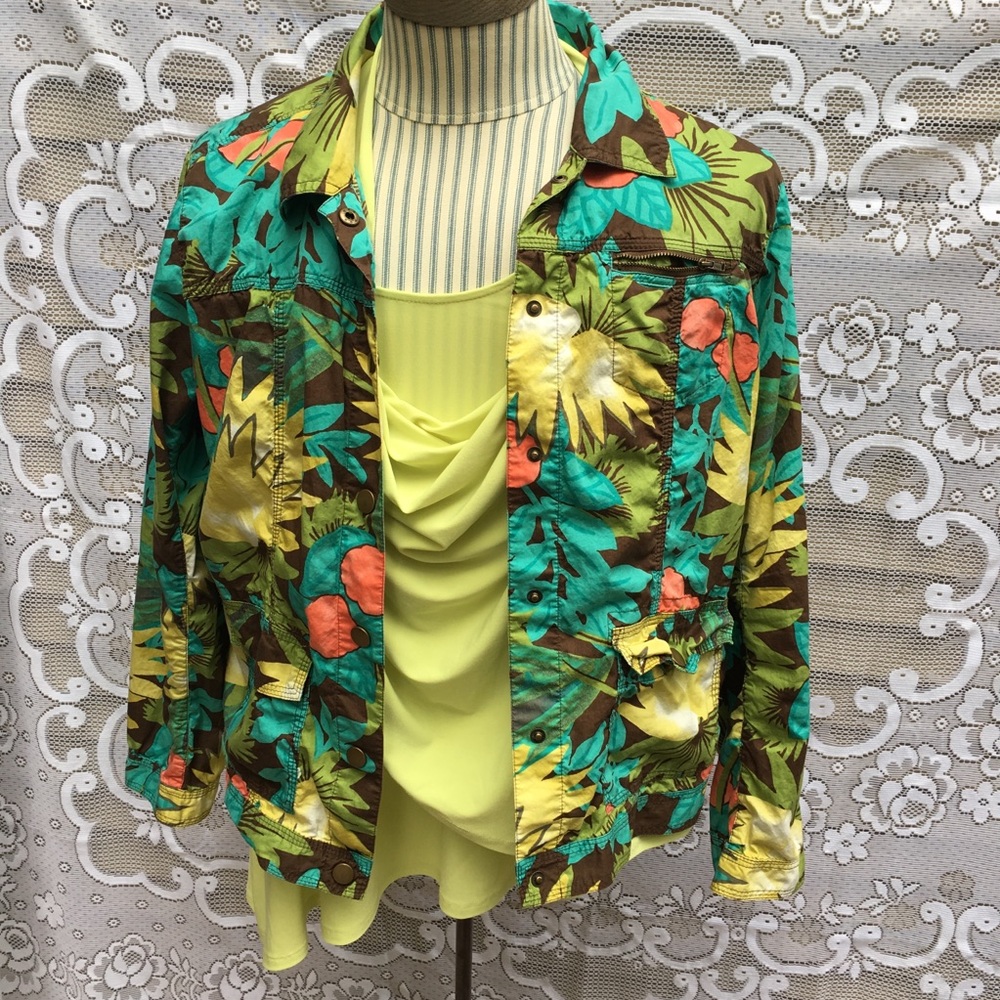 EUC Chico’s multicolor tropical pattern jacket - Picture 2 of 8